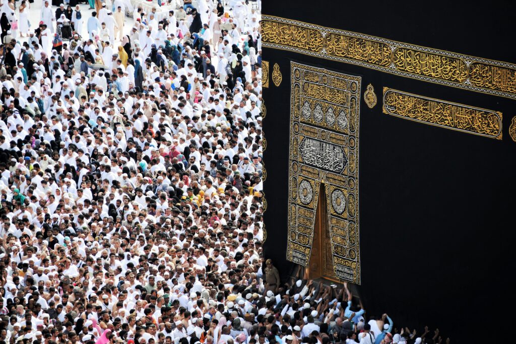 Pilgrims performing Tawaf around the Kaaba in Makkah during Umrah and Hajj 2025–2026